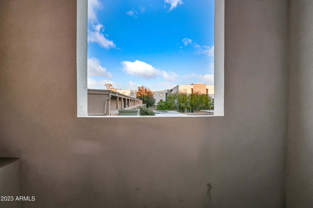 1023 W 5th Street - Photo 4
