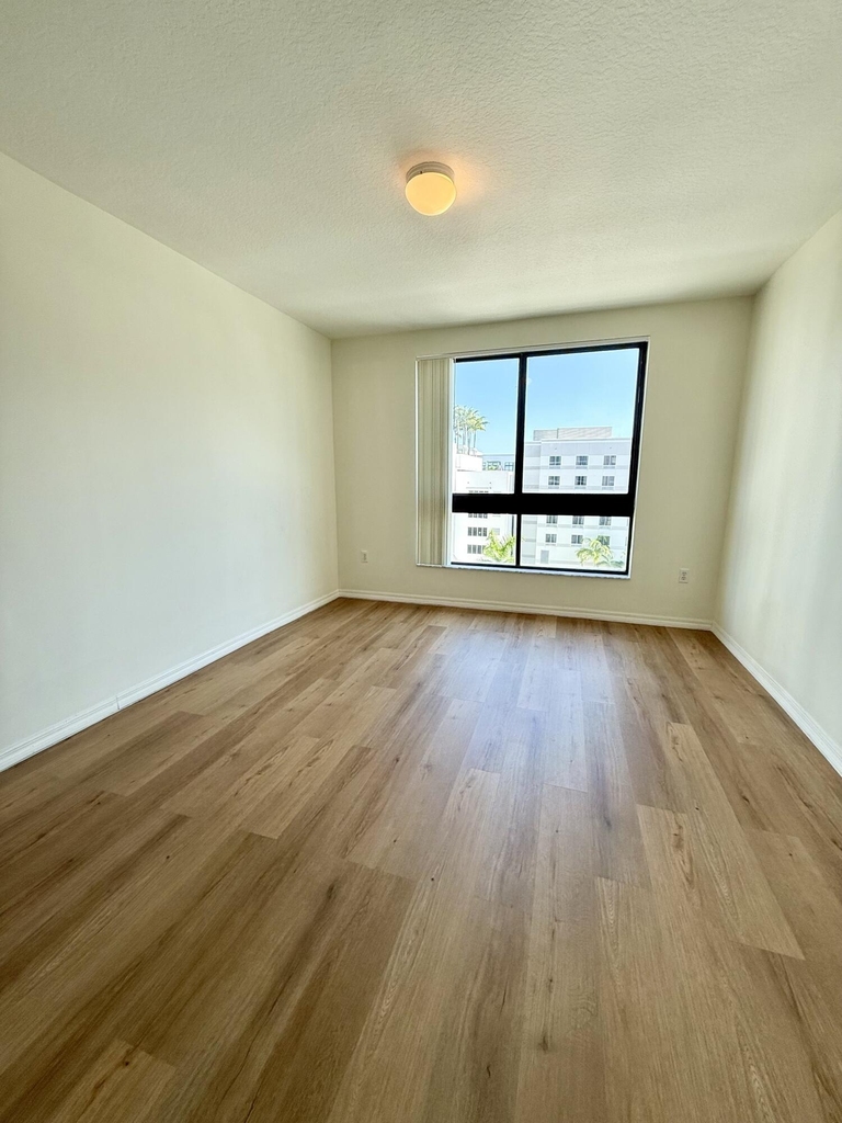 100 N Federal Highway - Photo 21