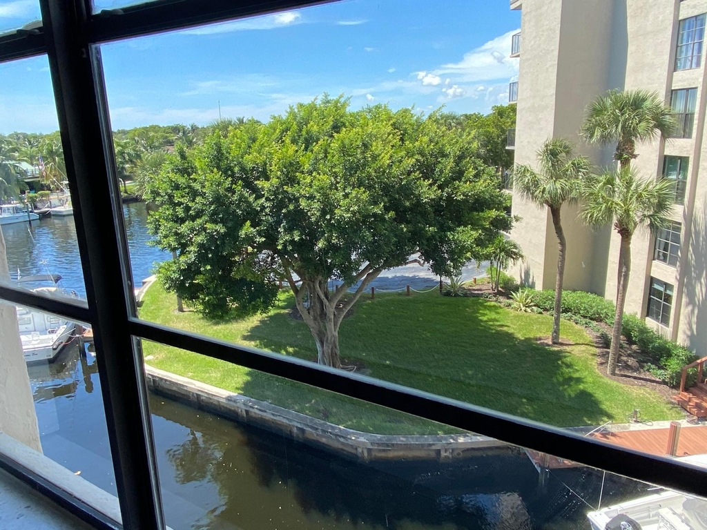 20 Royal Palm Way - Photo 3
