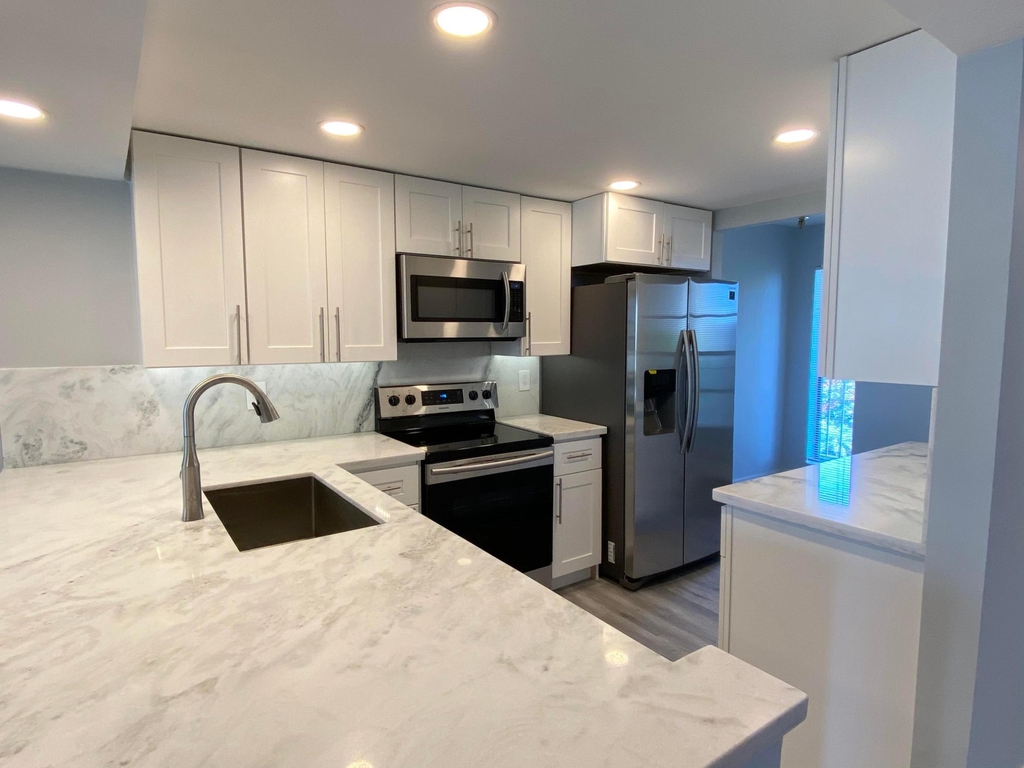 20 Royal Palm Way - Photo 1