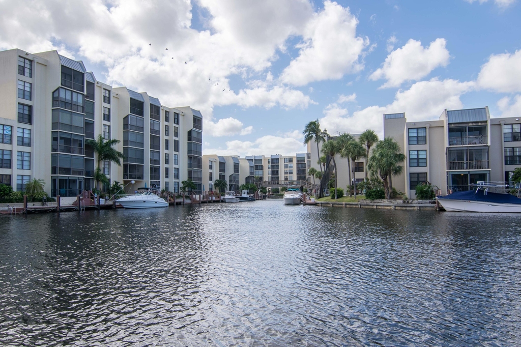 20 Royal Palm Way - Photo 12