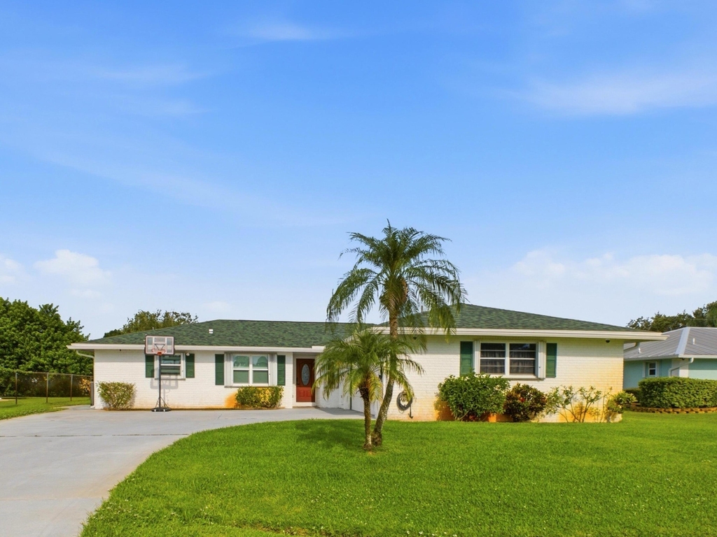 441 Sw Curry Street - Photo 1