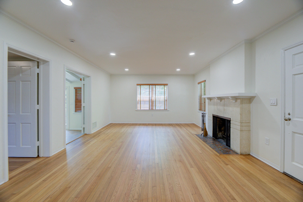 1601 Se 2nd Street - Photo 2
