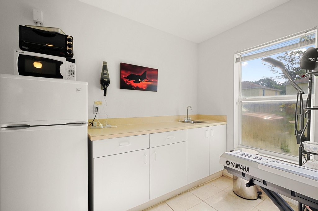 2210 S 34th Street - Photo 2