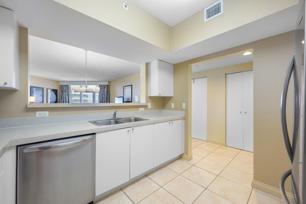17375 Collins Avenue - Photo 19