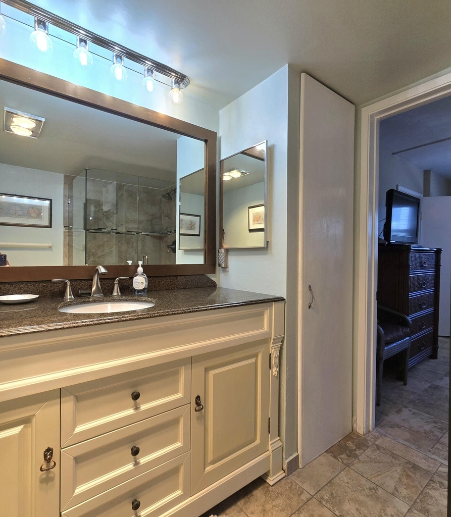 1161 Hillsboro Mile - Photo 25