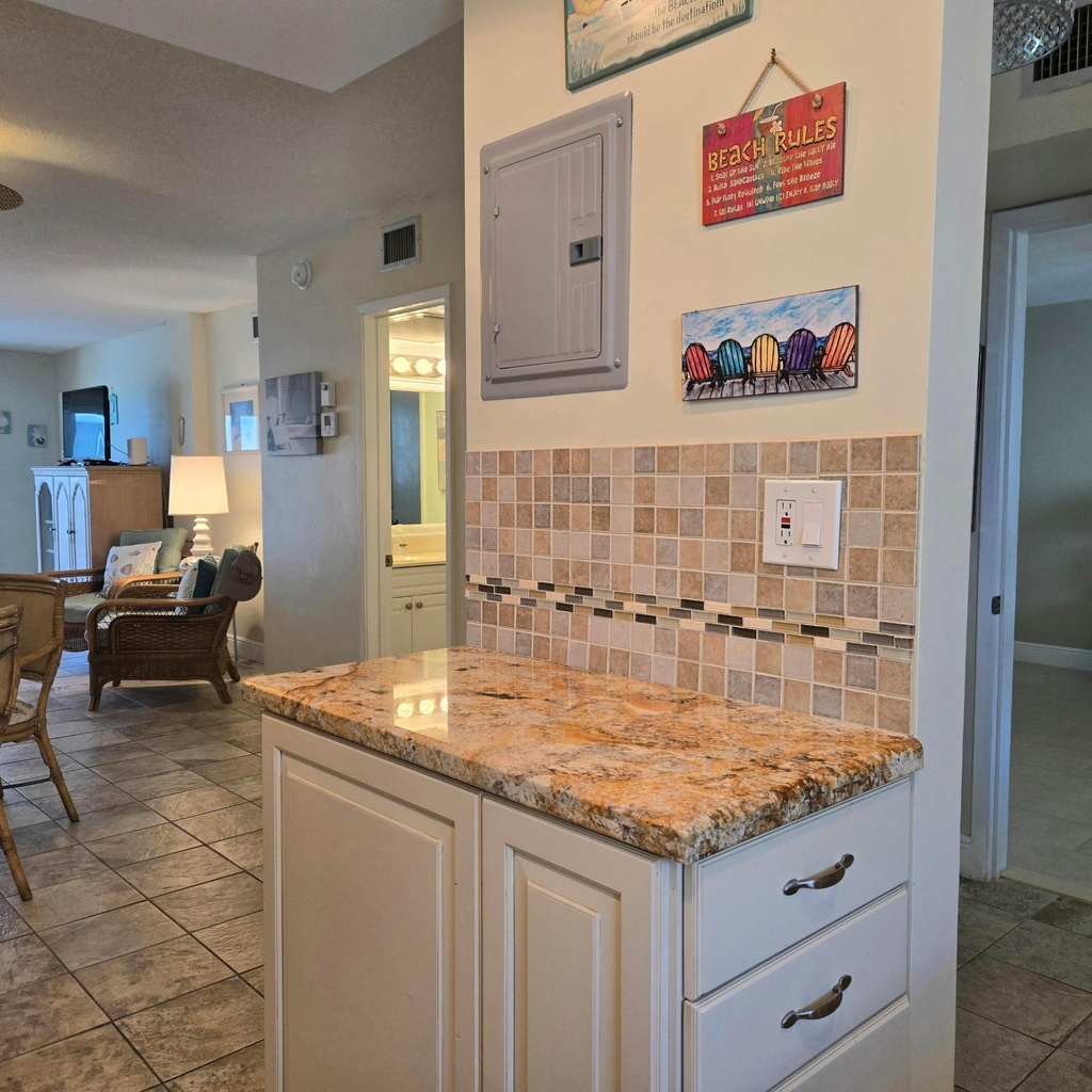 1161 Hillsboro Mile - Photo 5