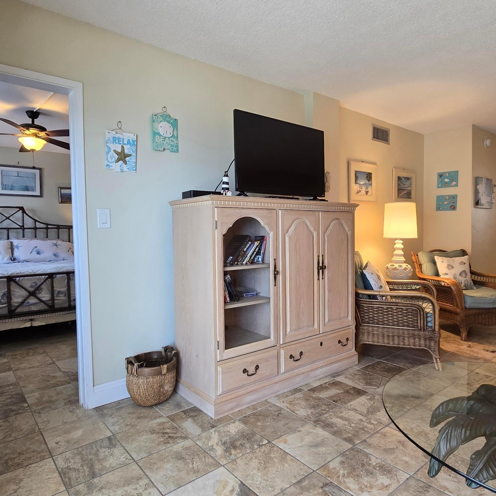 1161 Hillsboro Mile - Photo 34