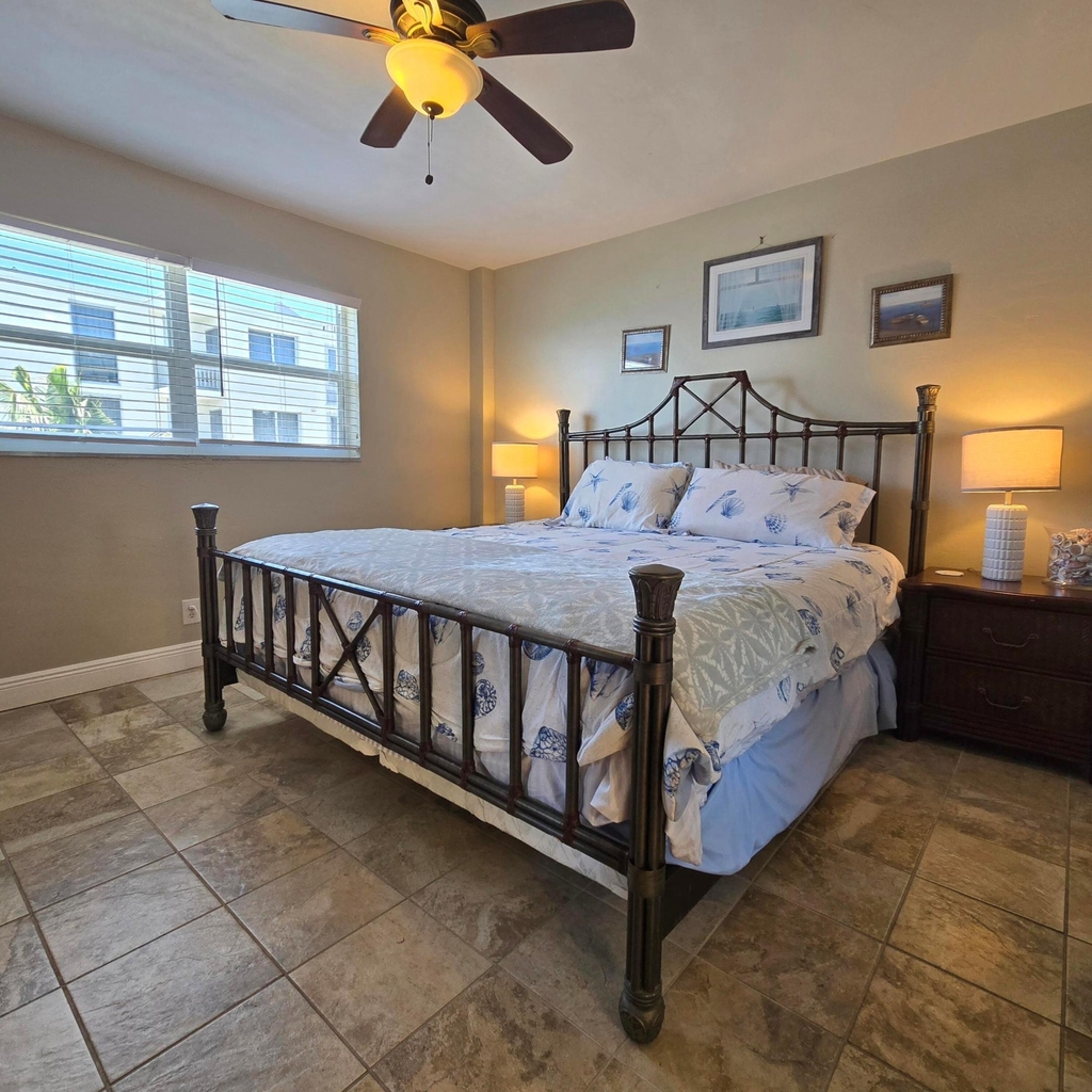 1161 Hillsboro Mile - Photo 18