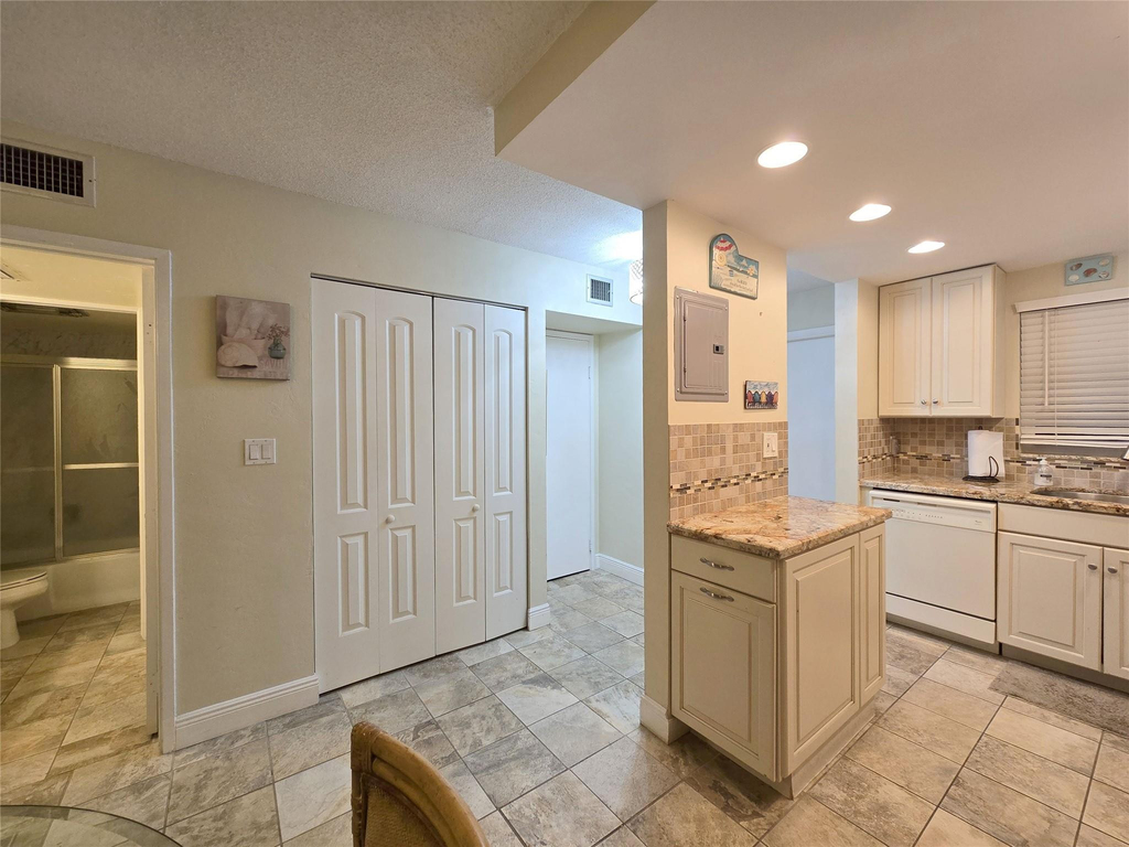 1161 Hillsboro Mile - Photo 40