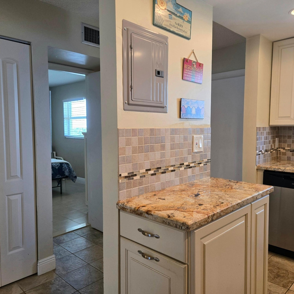 1161 Hillsboro Mile - Photo 37