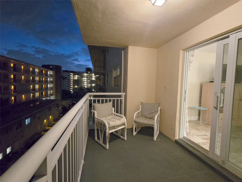 1161 Hillsboro Mile - Photo 29