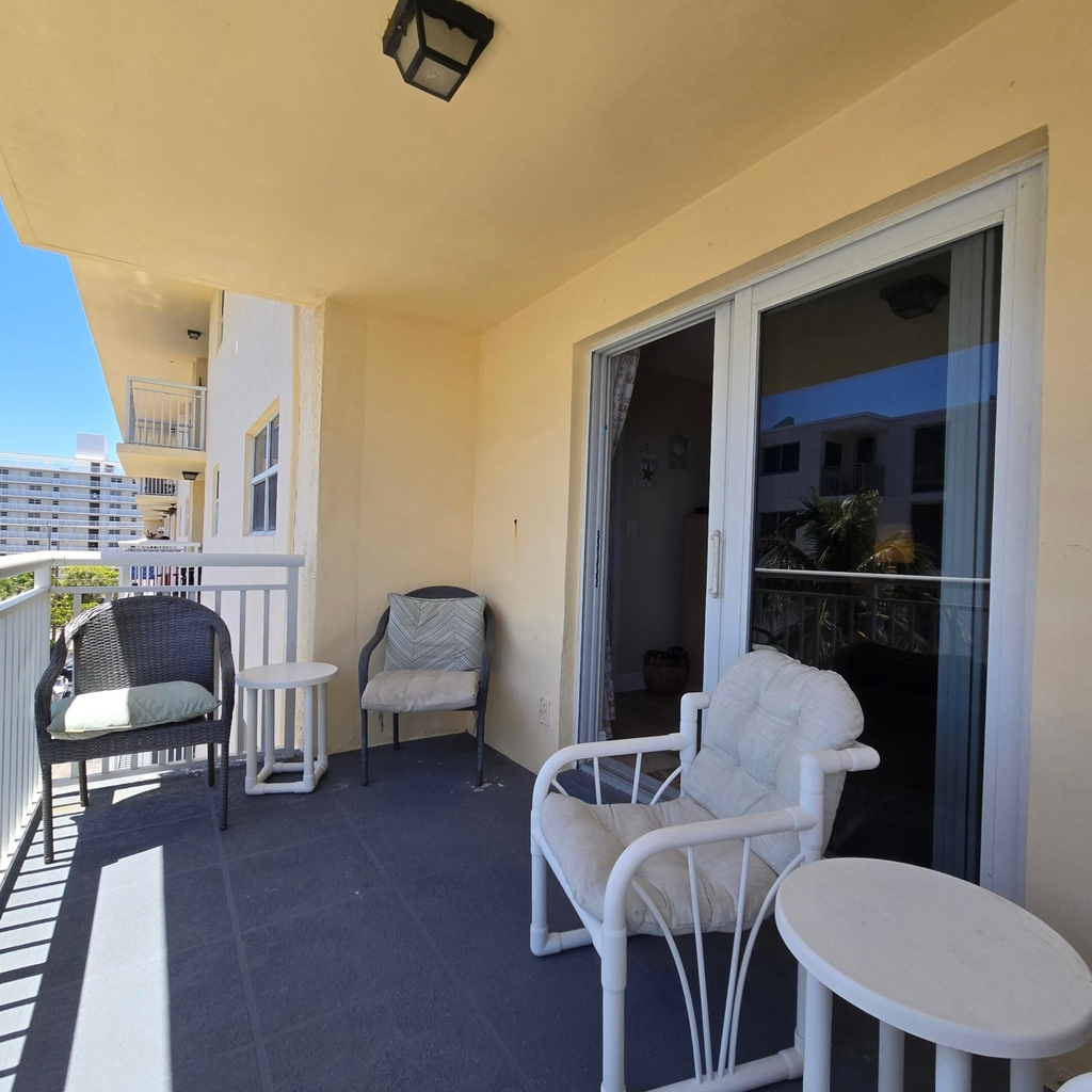 1161 Hillsboro Mile - Photo 15