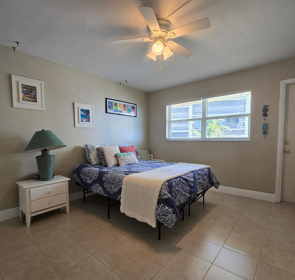 1161 Hillsboro Mile - Photo 41