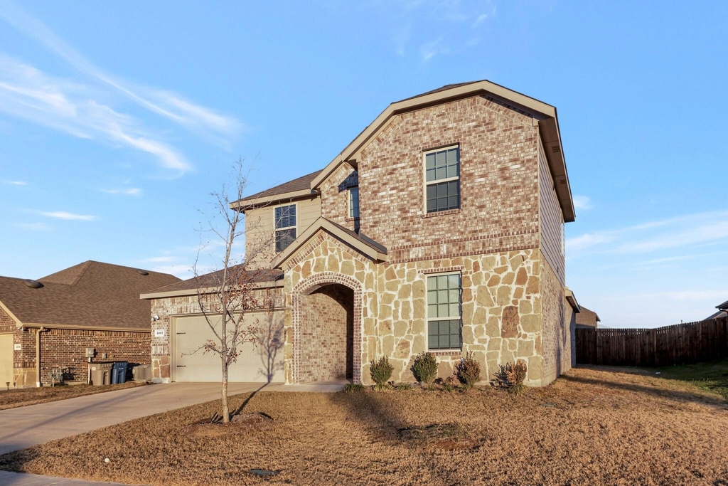 1007 Hitchin Post Way - Photo 1