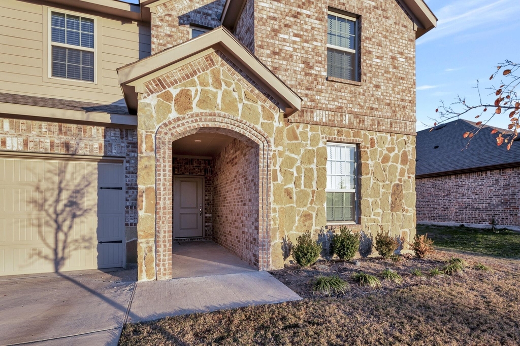 1007 Hitchin Post Way - Photo 2