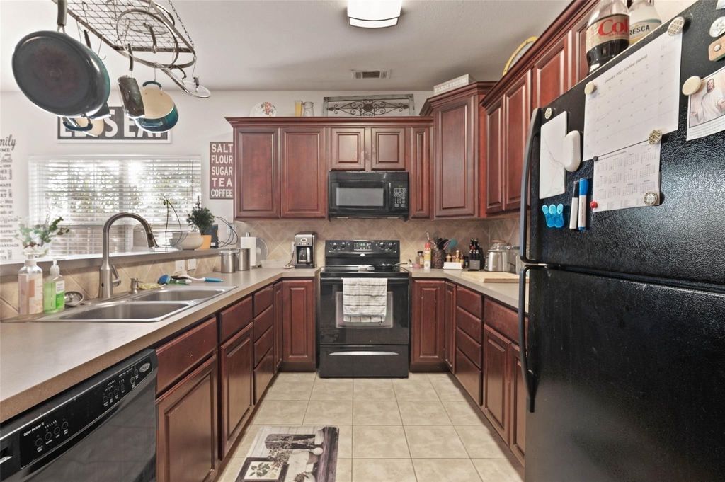 124 Castleridge Drive - Photo 2