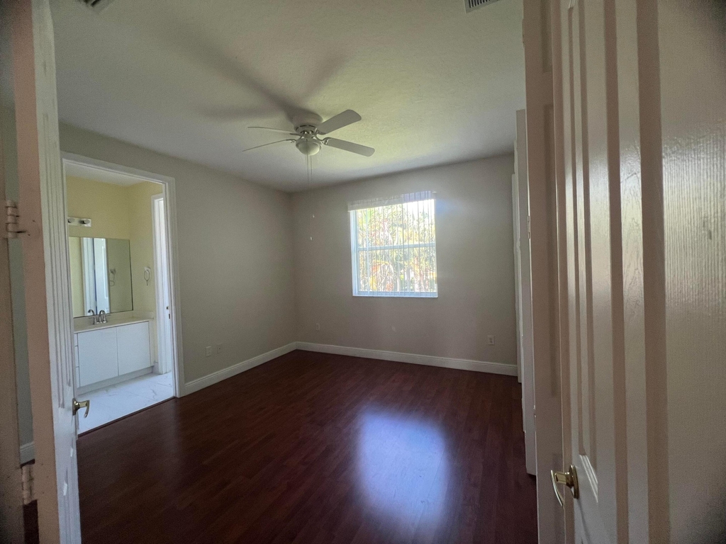 2621 Danforth Terrace - Photo 11