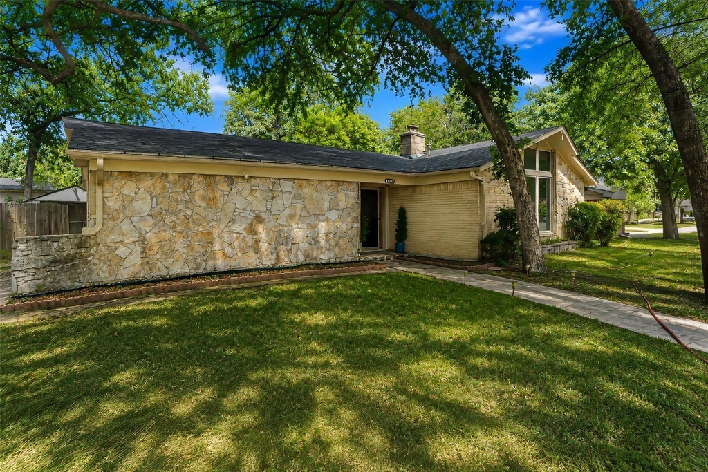 133 Oakhurst Drive - Photo 1
