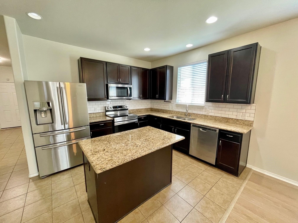 3011 Whispering Pine Boulevard - Photo 4
