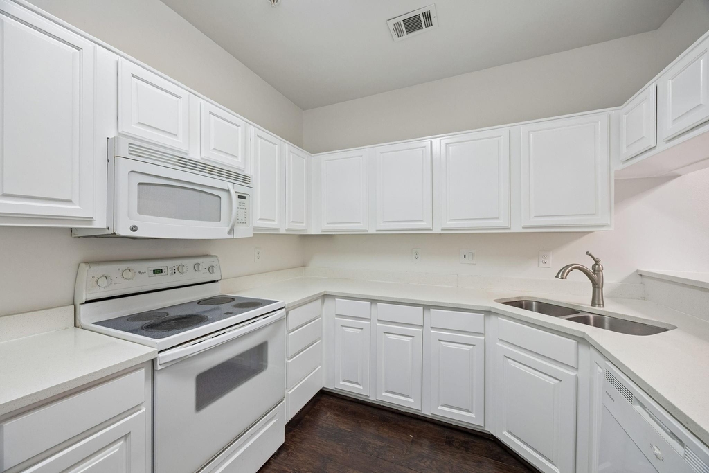 3401 Binkley Avenue - Photo 3