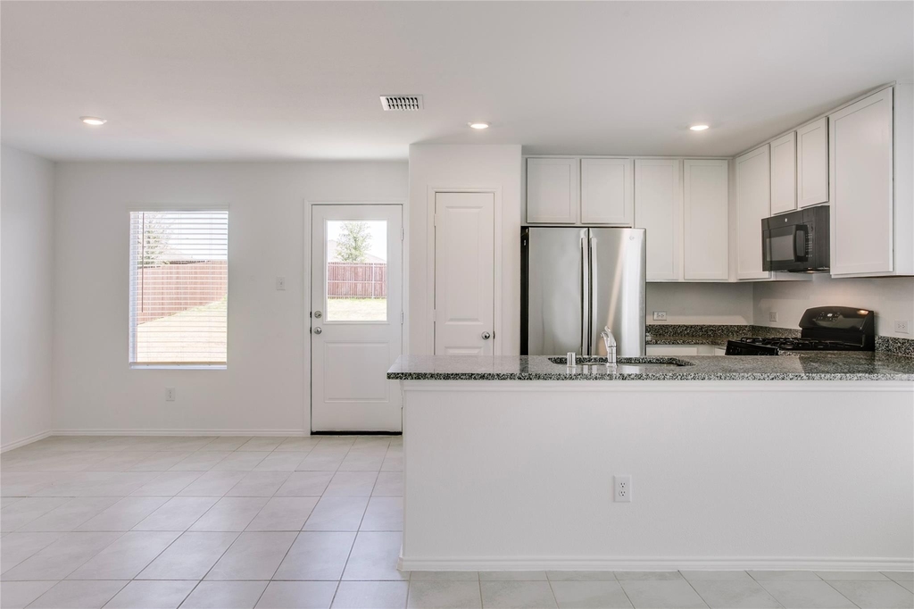 7912 Churchill Street - Photo 7