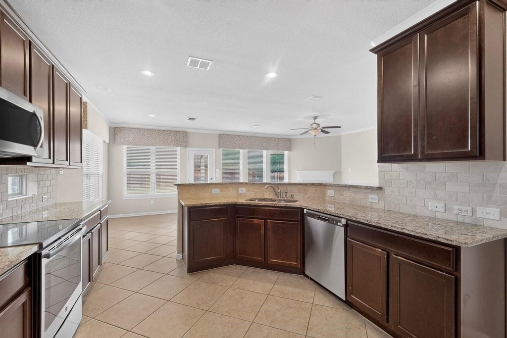 11621 Parade Drive - Photo 9