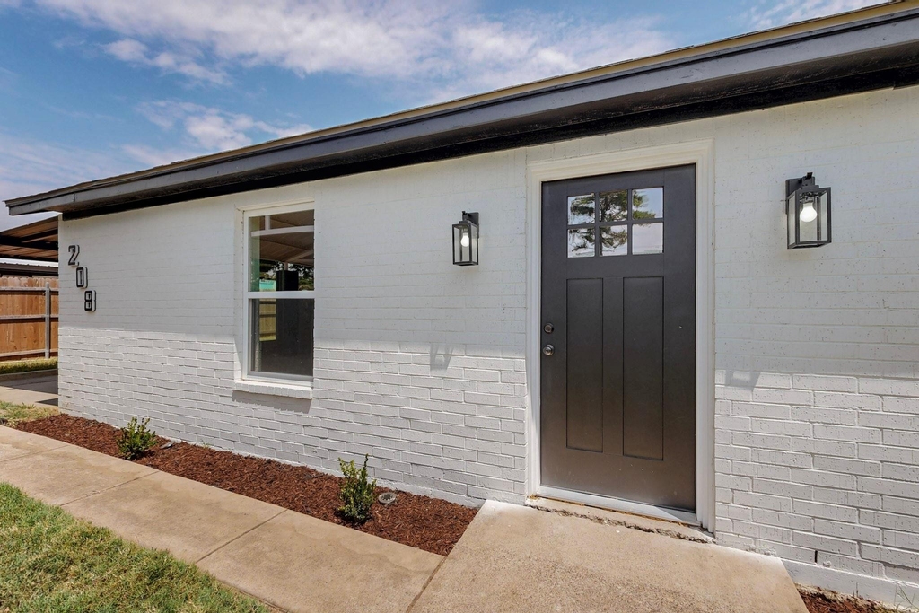 208 Ponderosa Lane - Photo 0