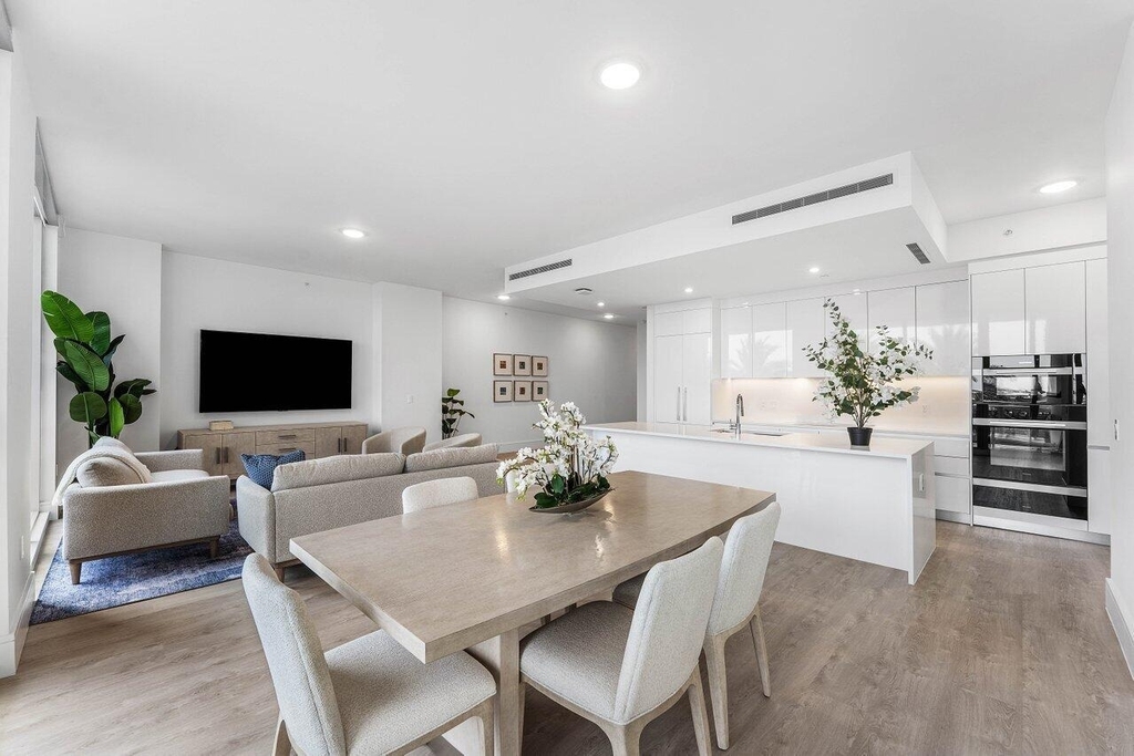 220 Lake Shore Drive - Photo 2