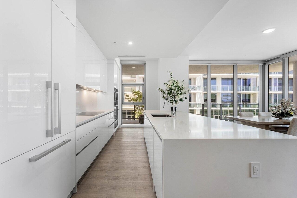 220 Lake Shore Drive - Photo 4