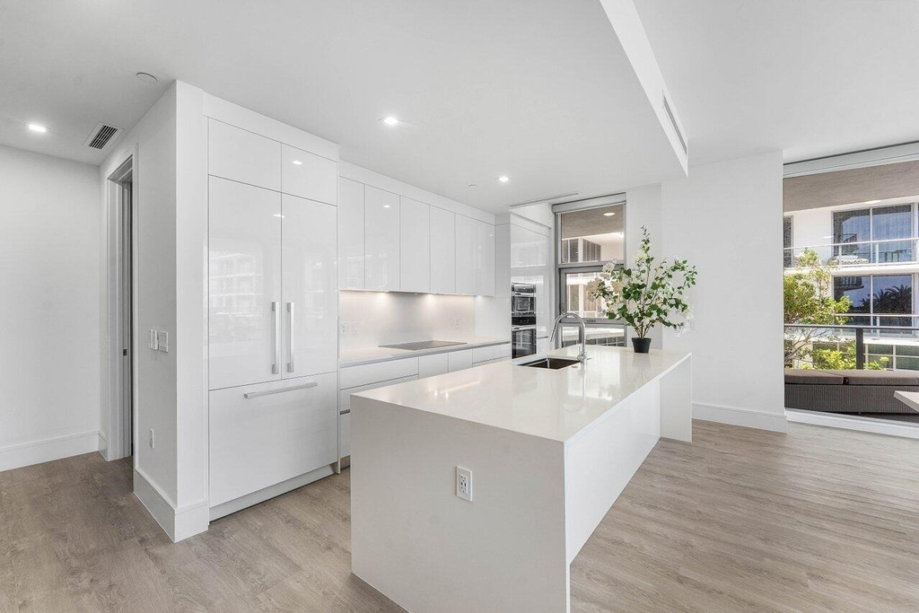 220 Lake Shore Drive - Photo 3