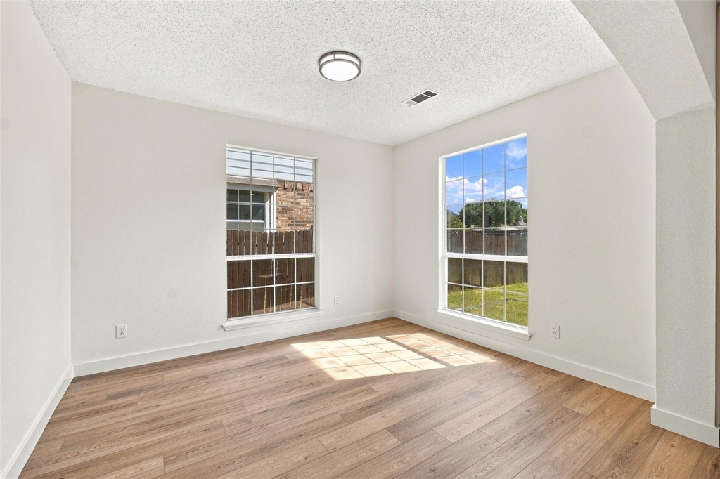 2124 Newport Drive - Photo 6