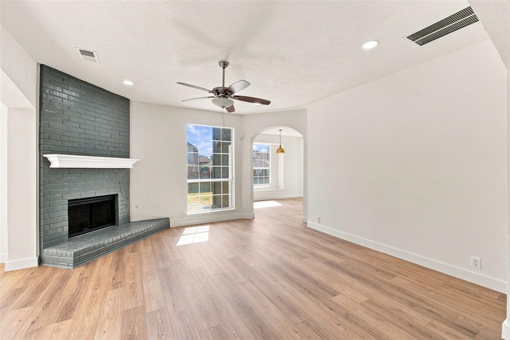 2124 Newport Drive - Photo 4