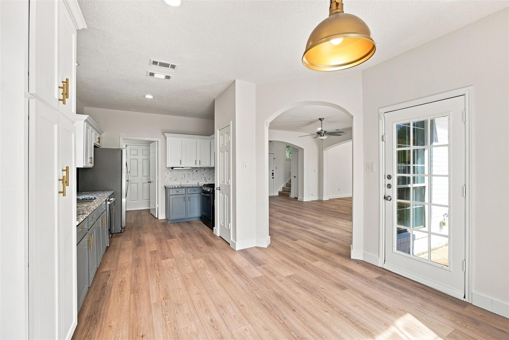 2124 Newport Drive - Photo 9
