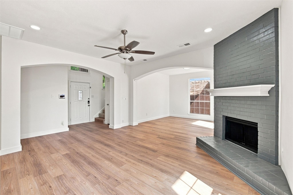 2124 Newport Drive - Photo 5