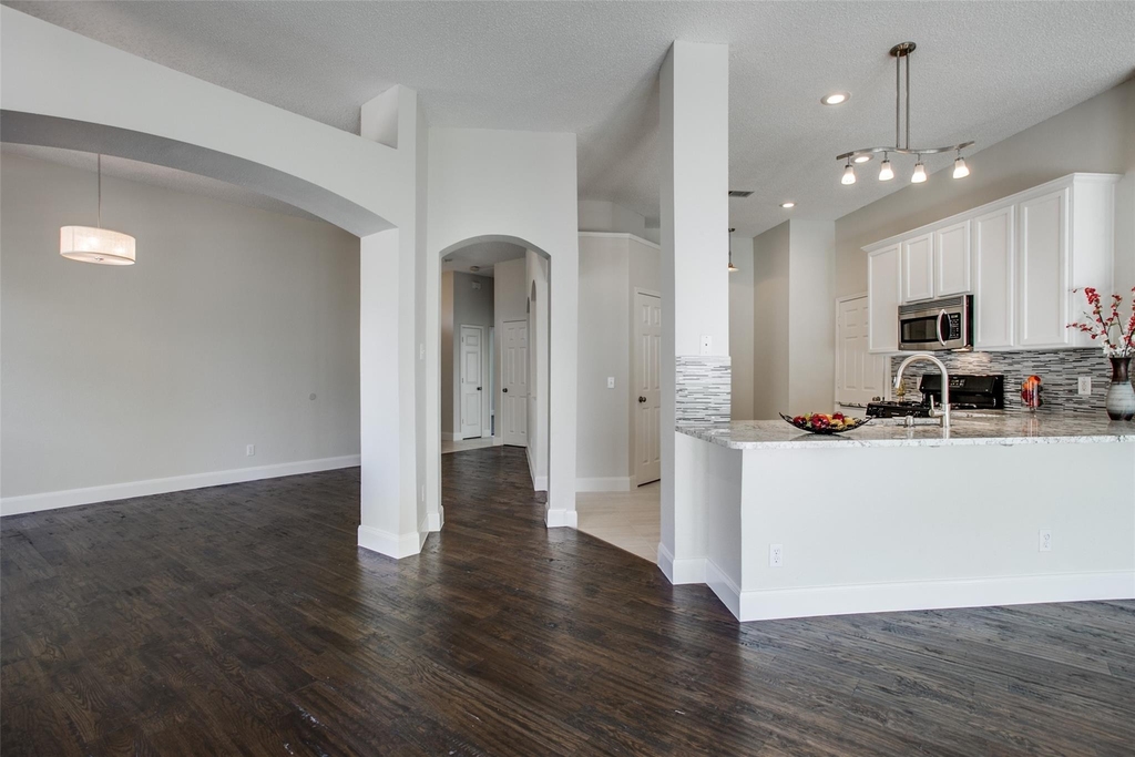 3708 Villanova Drive - Photo 2