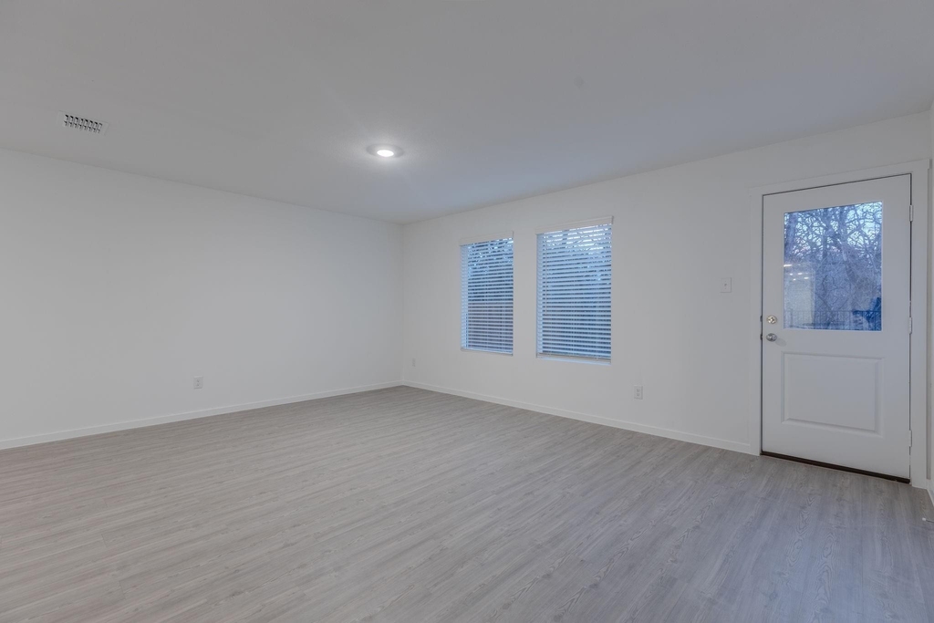 1805 Pentro Parkway - Photo 17