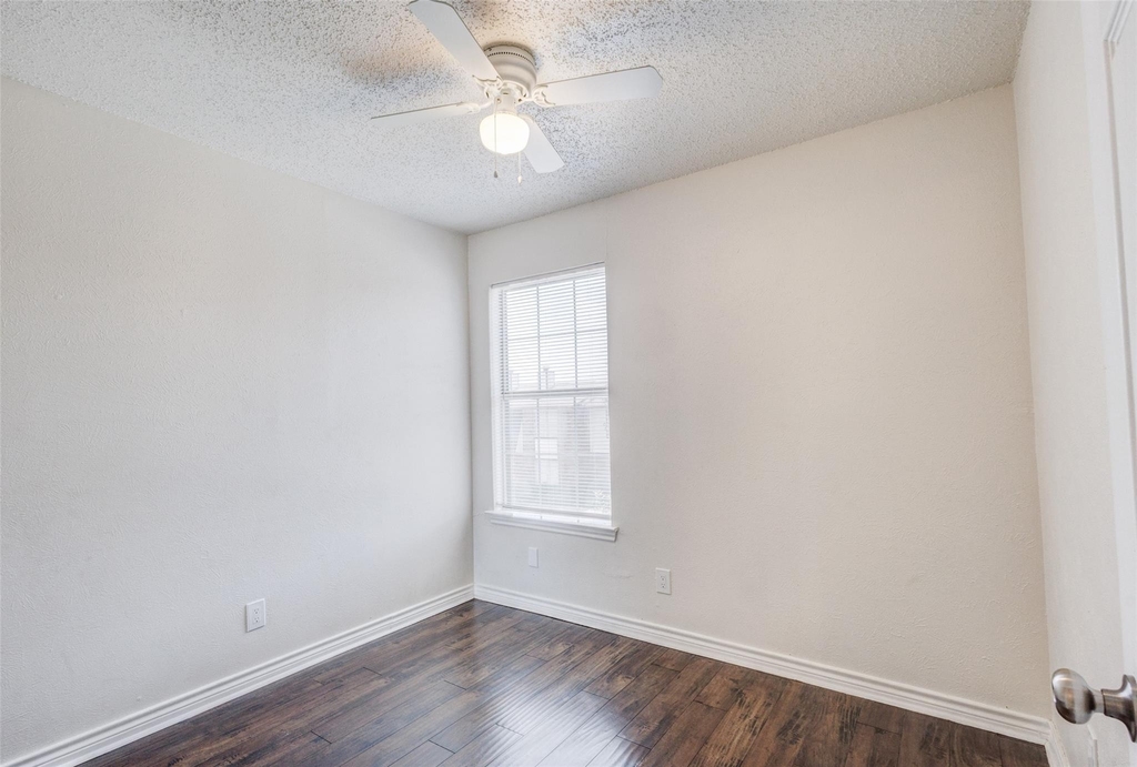 910 Cedar Terrace - Photo 19
