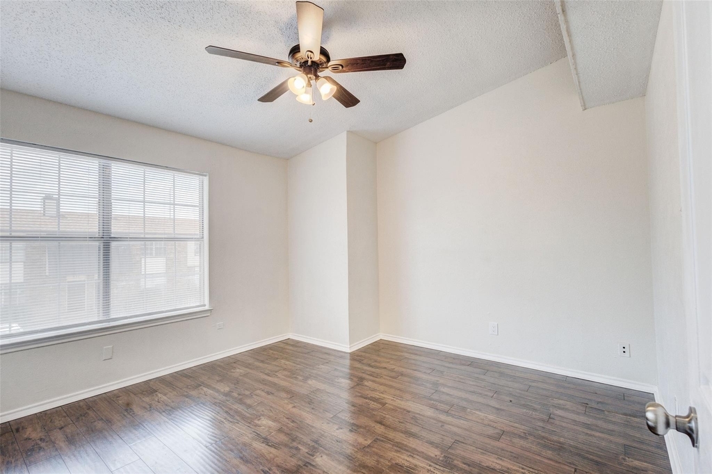910 Cedar Terrace - Photo 20
