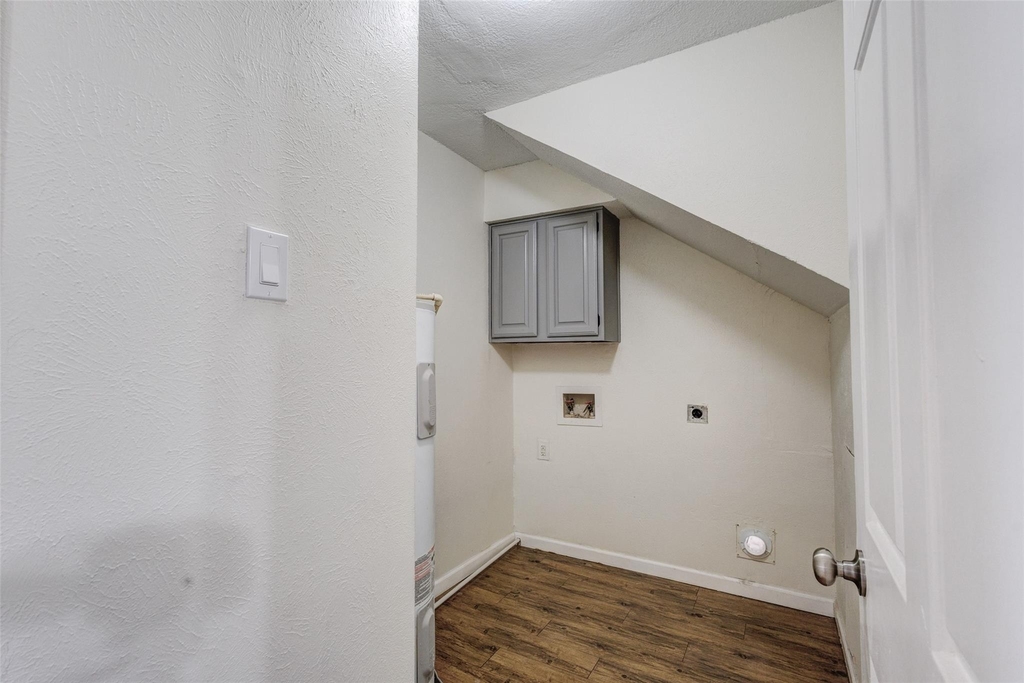 910 Cedar Terrace - Photo 6