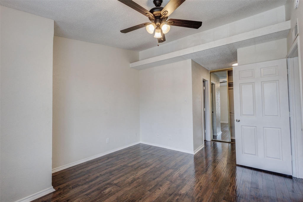 910 Cedar Terrace - Photo 24