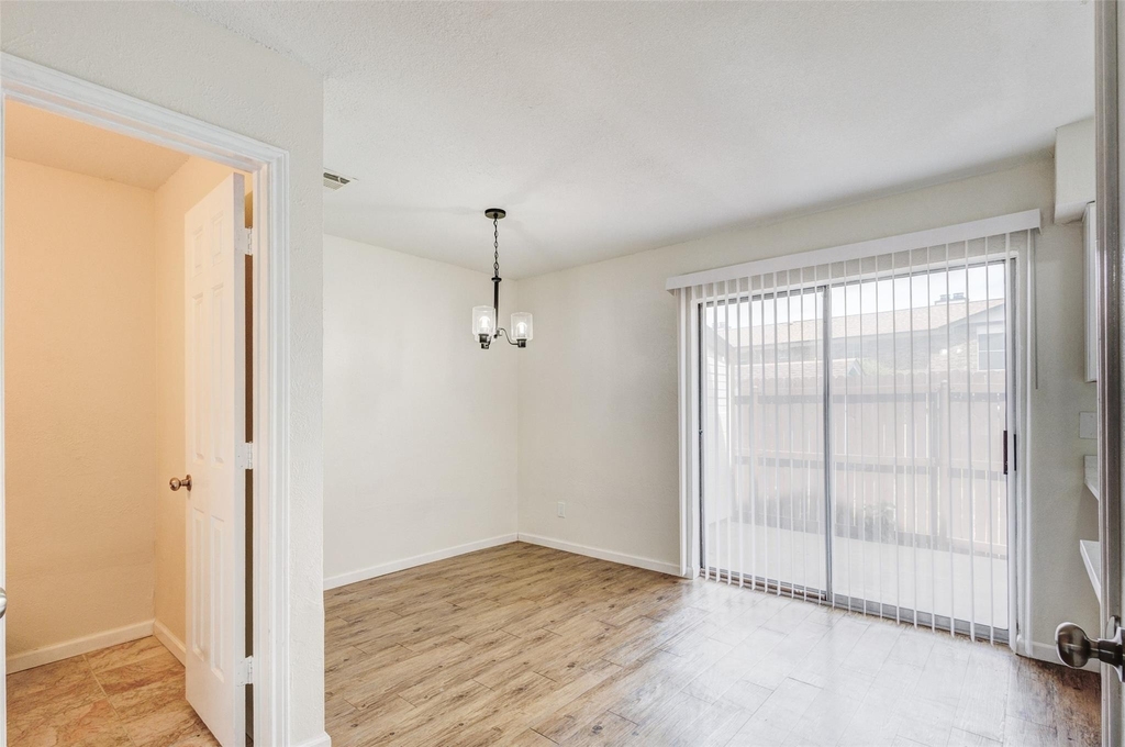 910 Cedar Terrace - Photo 9