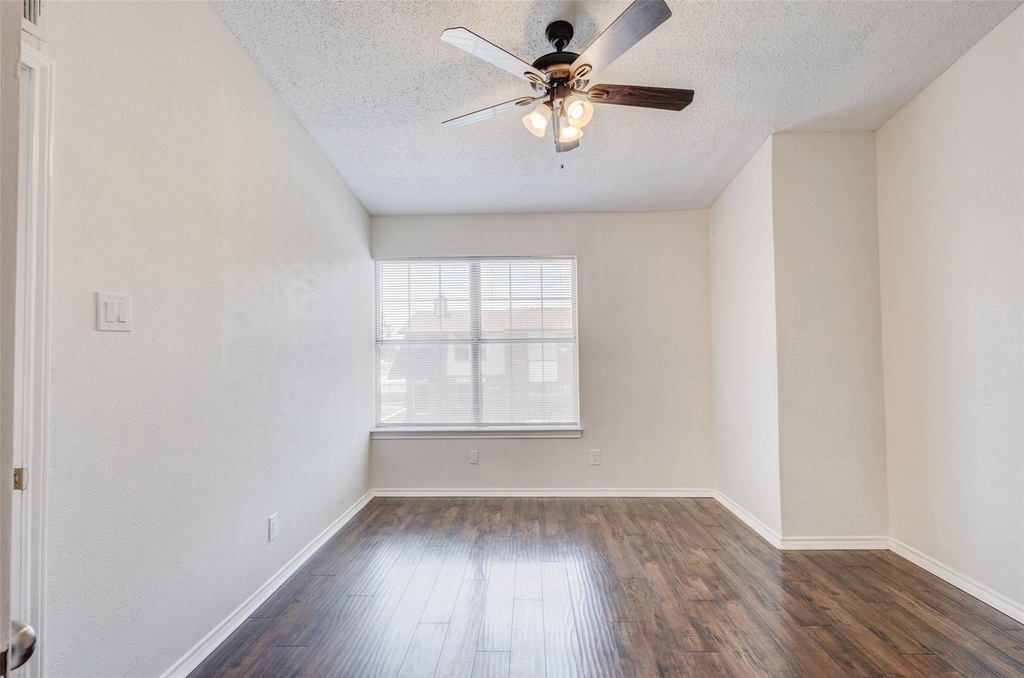 910 Cedar Terrace - Photo 21