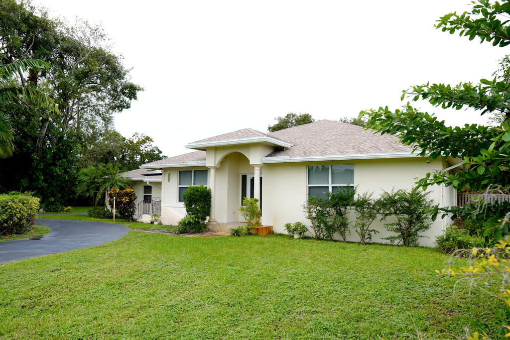 821 Sw 13th Court - Photo 1