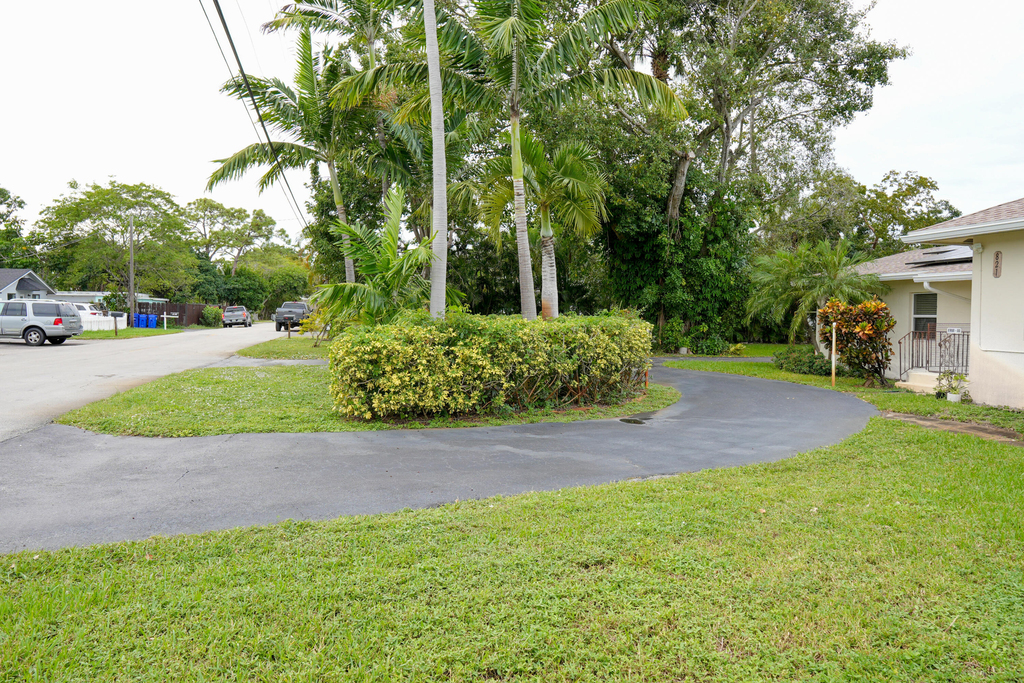 821 Sw 13th Court - Photo 2