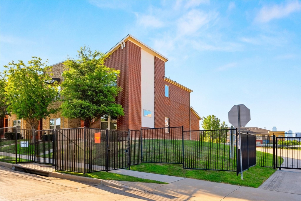 1583 Fiji Street - Photo 27