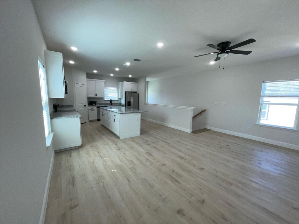 4441 Wayside Avenue - Photo 2