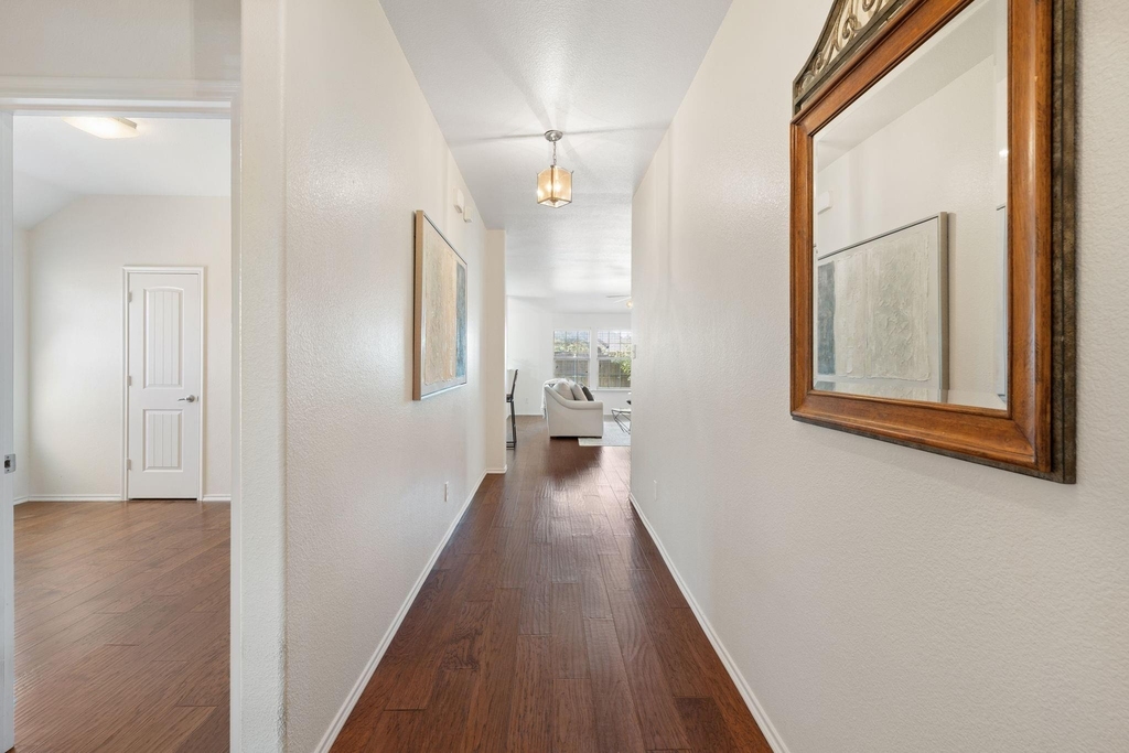 104 Holly Street - Photo 3