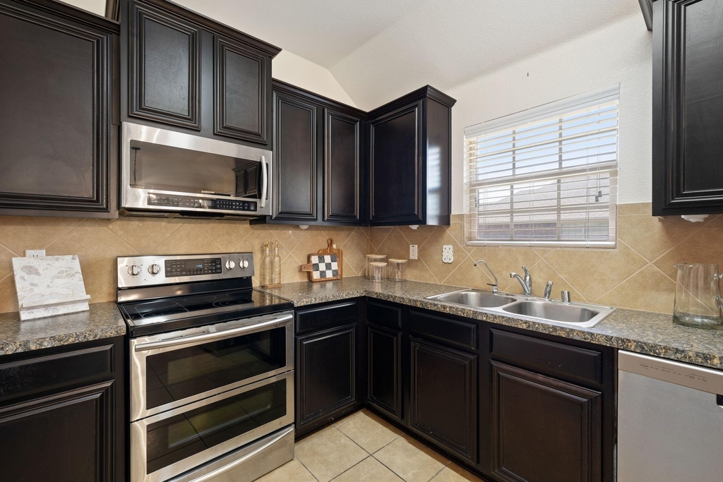 104 Holly Street - Photo 14
