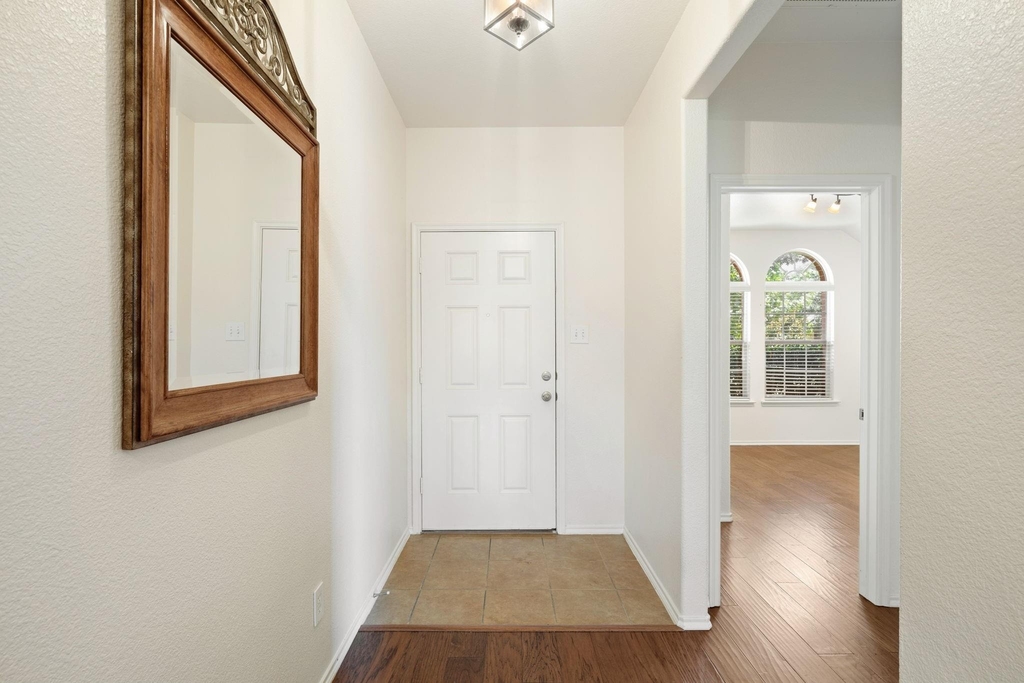 104 Holly Street - Photo 2